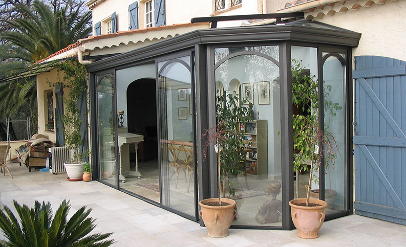 Véranda contemporaine pan cassé - photo16